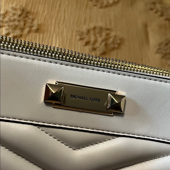 Michael Kors White/Cream Whitney Quilted  Bag - Picture 2 of 5
